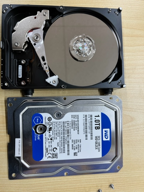 パソコンのハードディスクの使用寿命は約30,000時間です